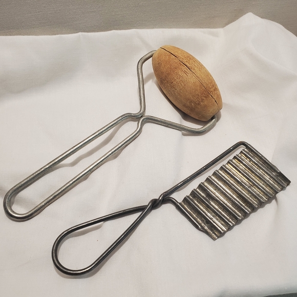 Vintage Heavy Twisted Wire Handle Garnisher & Androck Metal & Wood Dough Roller - Picture 2 of 11